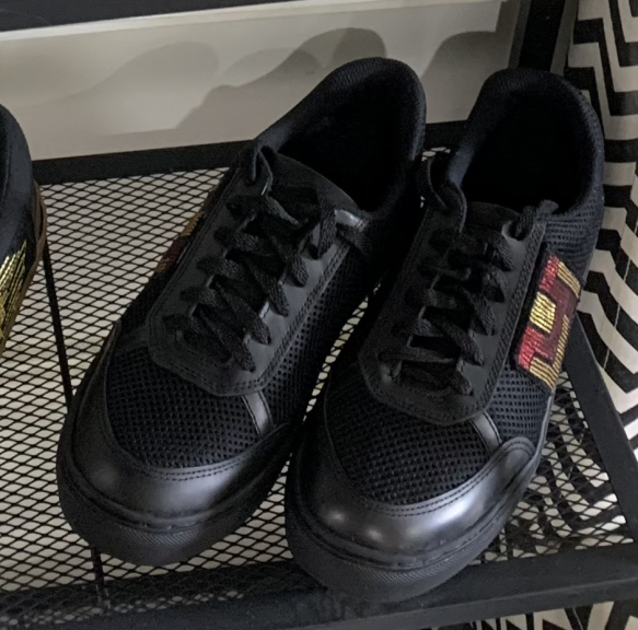 Sepatu dan sandal Karawo