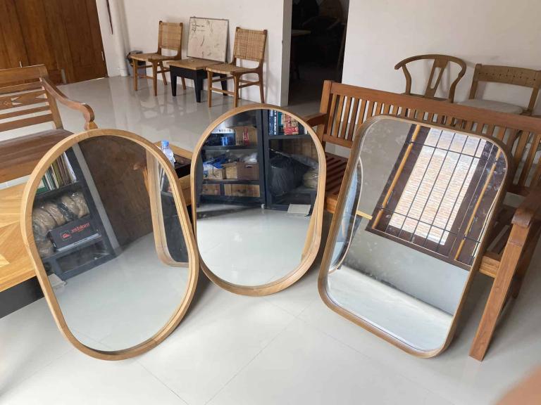 Kursi, meja, lemari, dipan, kusen, pintu