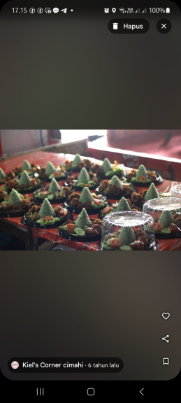 Ayam goreng dan nasi bakar