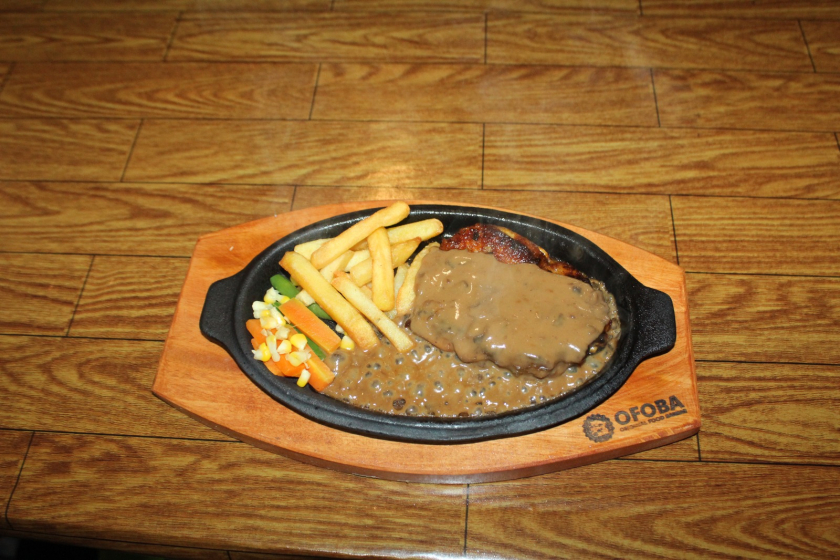 Aneka dimsum, kimbab bimbimban, steak