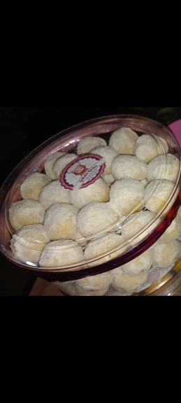 Kue kering nastar, chocochip,sagu keju , putri salji, kastengel