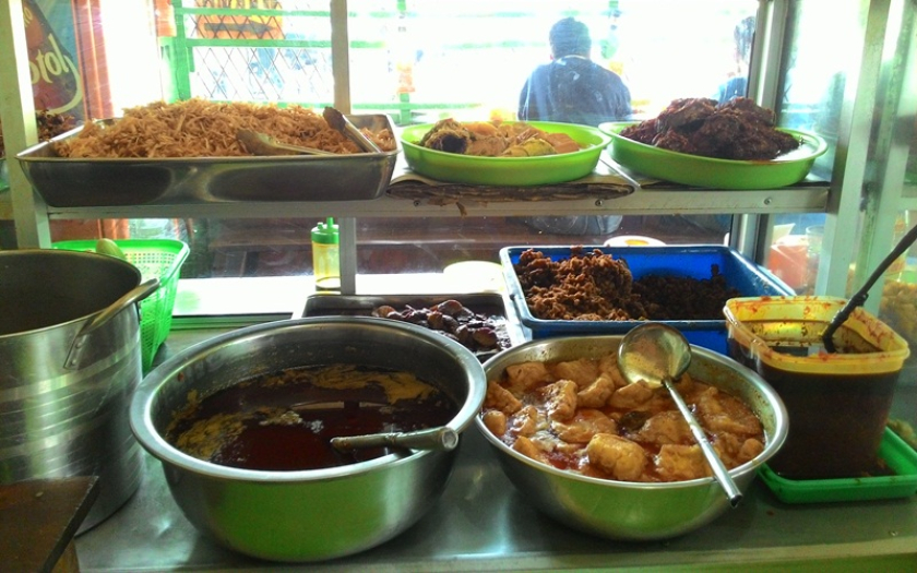 Makanan tradisional kaki lima