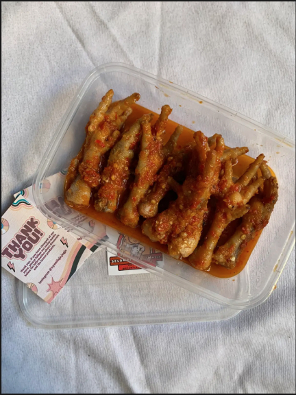 Ceker dan bakso pedas manis