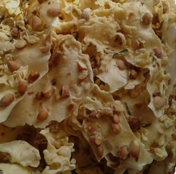 Tempe kripik dan rempeyek kacang