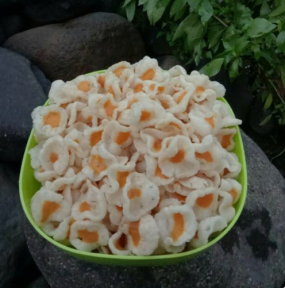 Kerupuk telur asin