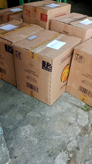 OLEH OLEH SOLO RISKI SNACK