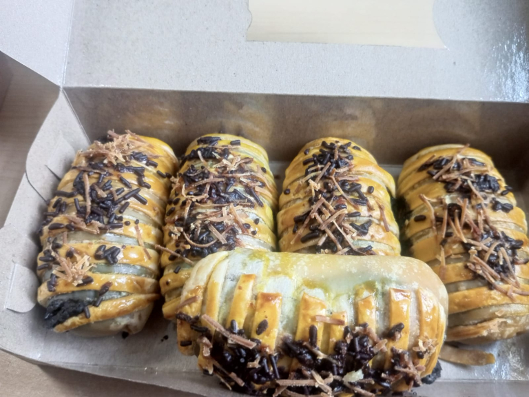 Bolen pisang coklat keju