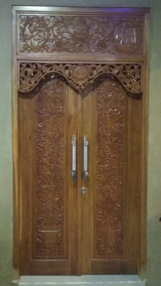 pintu,almari.kusen .ukiran segala jenis terbuat dari kayu