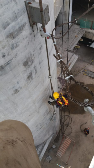 Jasa perbaikan dan perawatan gedung di ketinggian
