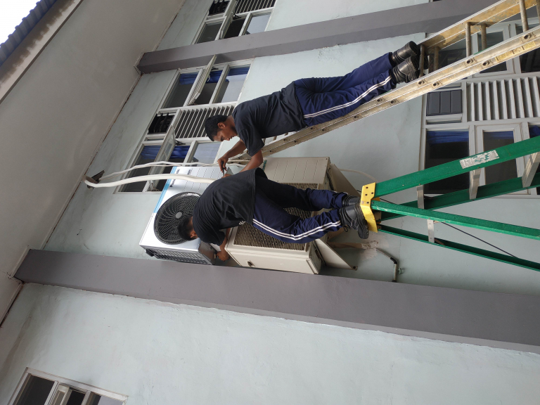 Service outdo dan indo