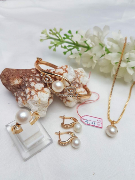 Mutiara Emas Erika Asesis