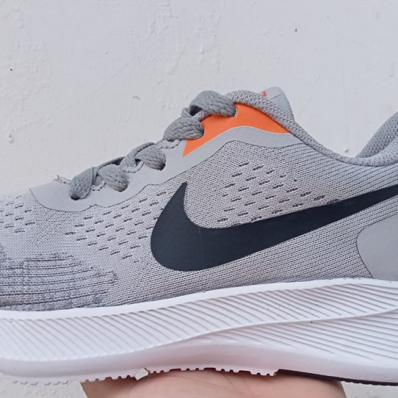 Sandal dan sepatu kekinian