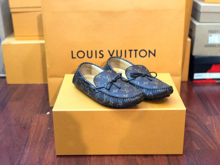 Pakaian pria dan aksesoris 