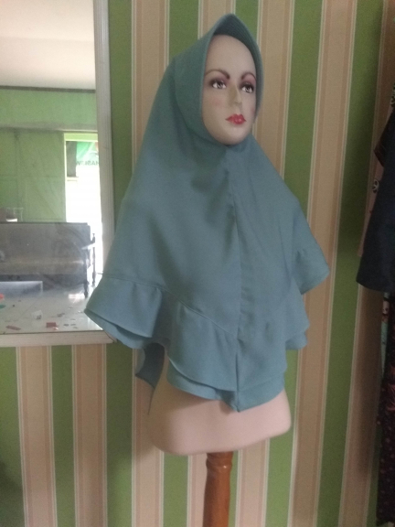 Penjahit pakaian wanita/pria