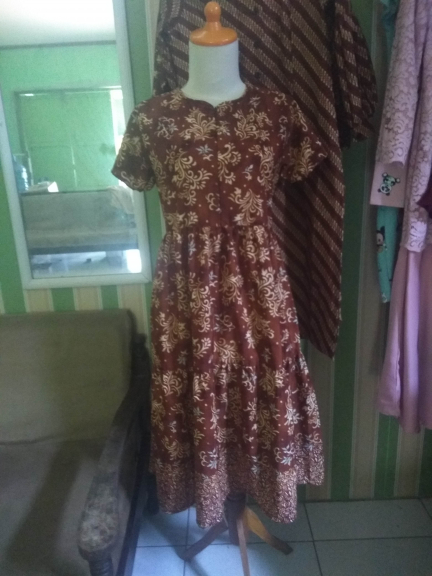 Penjahit pakaian wanita/pria