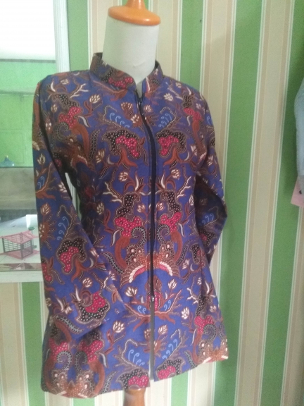 Penjahit pakaian wanita/pria