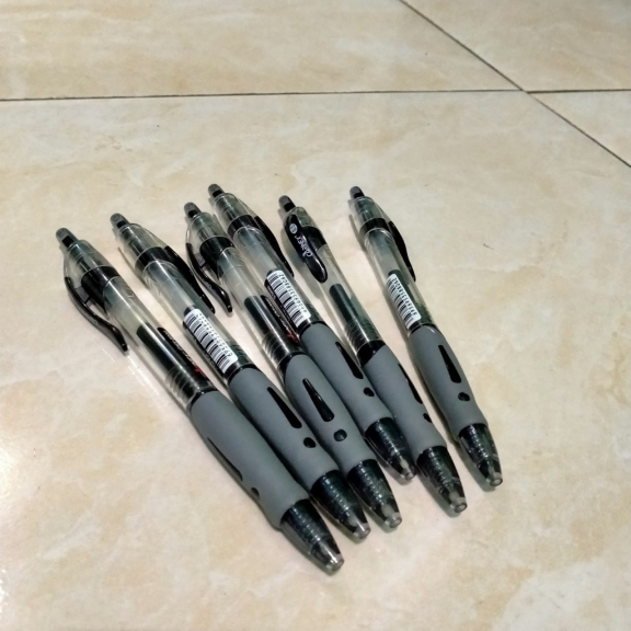 Ballpoint Gel Click Hitam