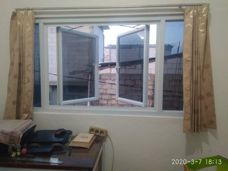 Kusen pintu dan jendela aluminium dan kaca