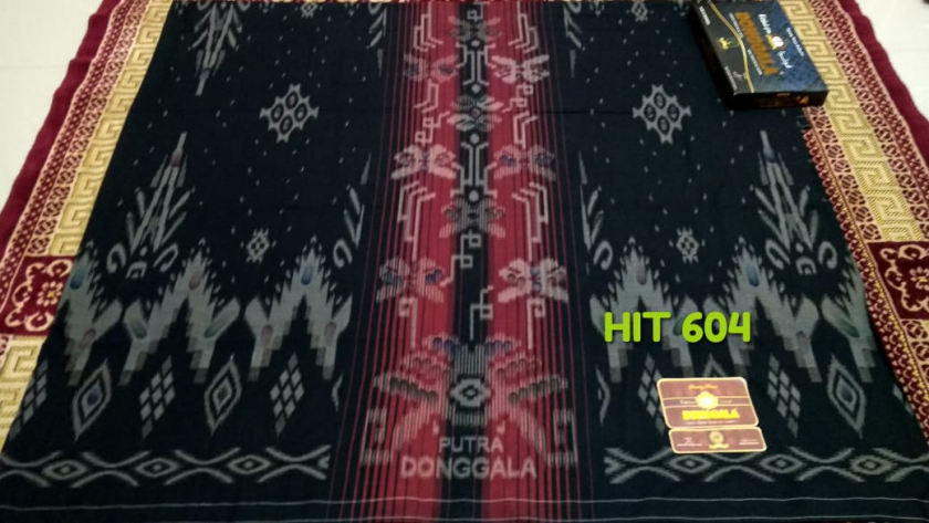 Sarung Tenun Donggala
