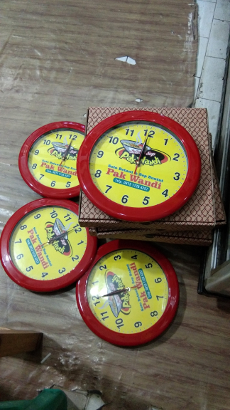 Jam dinding 