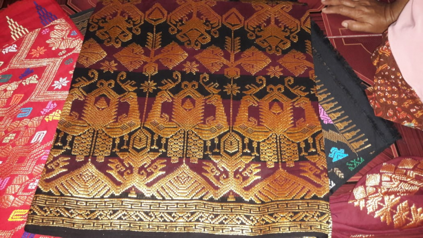 Kain tenun songket