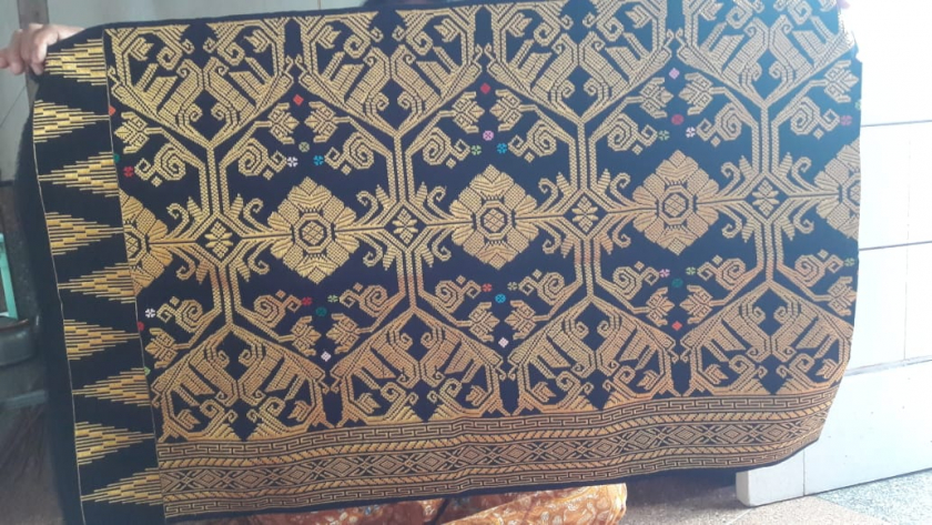 Kain tenun songket