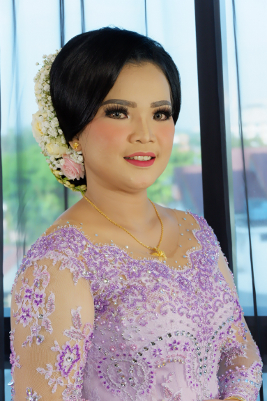 Fenina Pakpahan MakeUp Artist