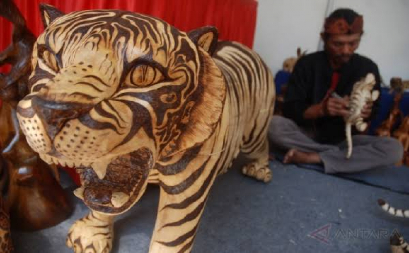 Patung miniatur harimau