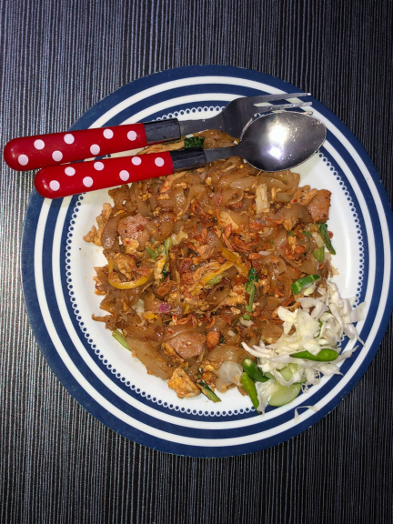 Nasi goreng dan mie /kwetiau goreng/rebus