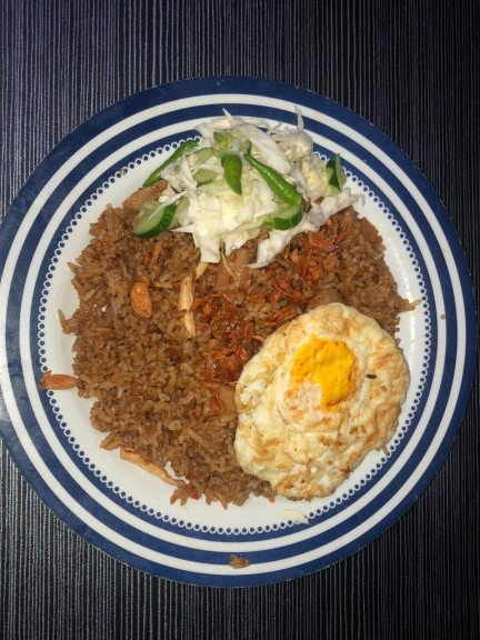 Nasi goreng dan mie /kwetiau goreng/rebus