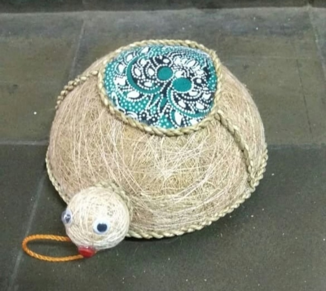 Kerajinan akar wangi dan bambu