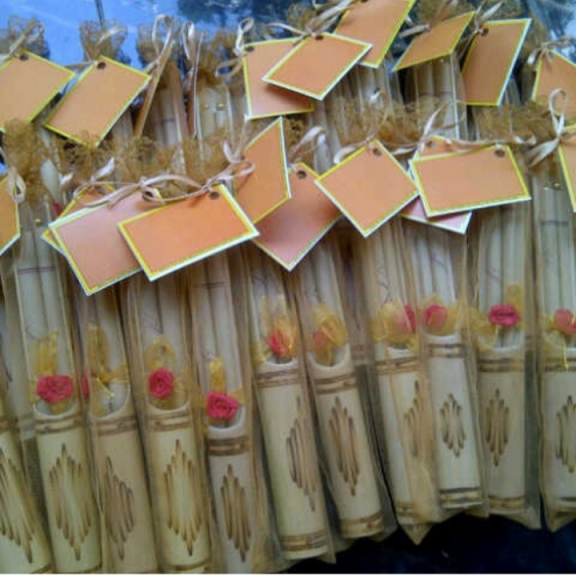 Kerajinan akar wangi dan bambu