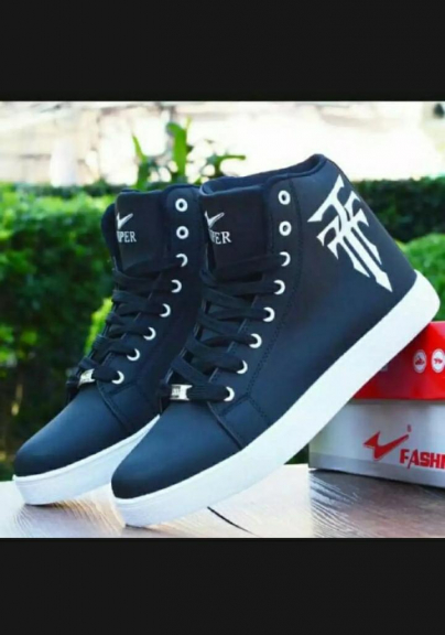 Sepatu sneakers 