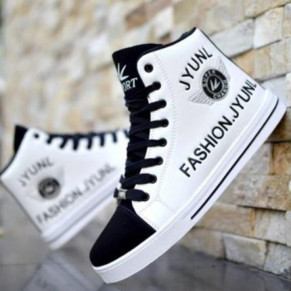Sepatu sneakers 