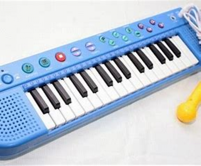 becak dan alat musik anak