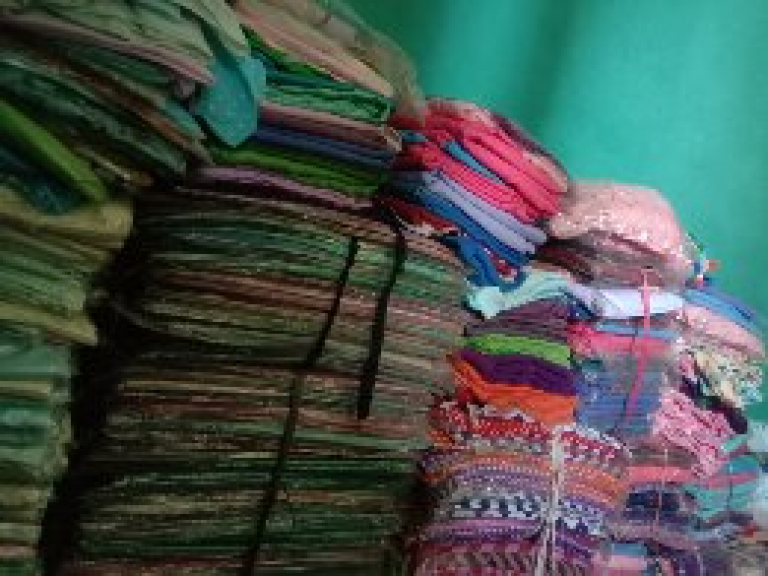 Kerudung segi empat dan pashmina