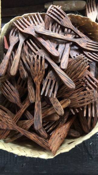 Mangkok batok kelapa dan sendok kayu kelapa