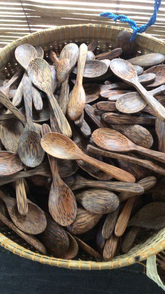 Mangkok batok kelapa dan sendok kayu kelapa
