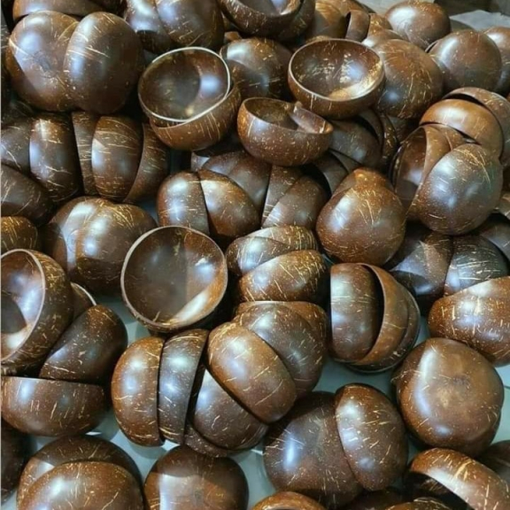 Magkok batok kelapa dan sendok kayu kelapa
