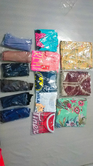 Pakaian anak seperti sepatu tas,baju, mainan dan lainnya