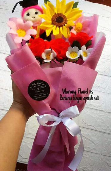Bucket Bunga paket wisuda