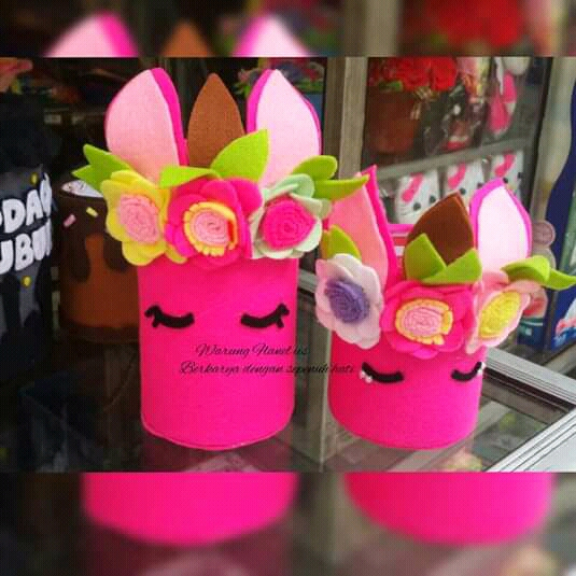 Paket celengan dan tempat pensil