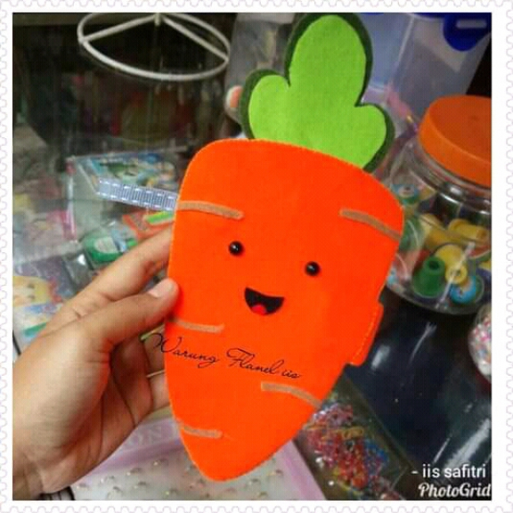 Dompet serbaguna karakter wortel