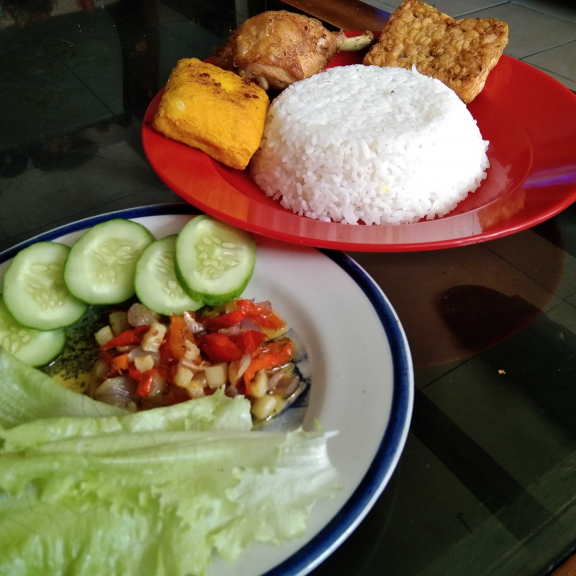 Ayam goreng seuhah bu nonoy