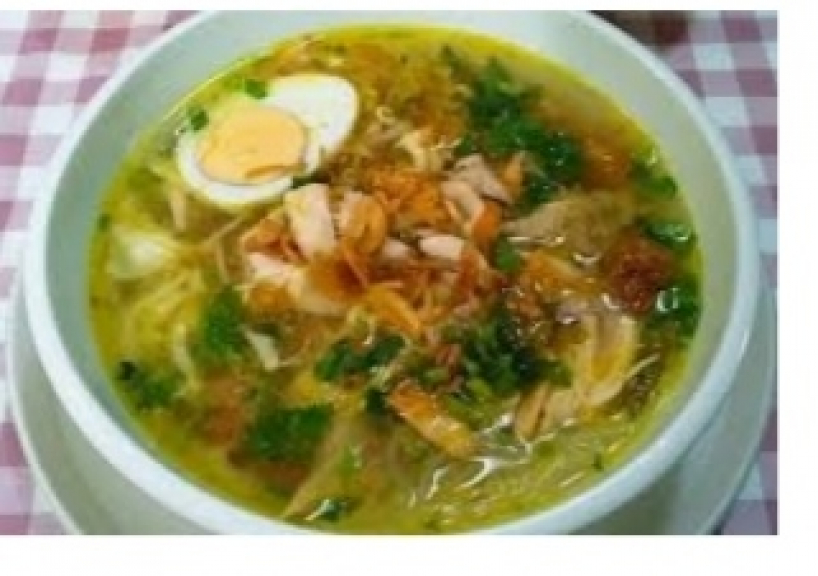 Makan mie ayam soto