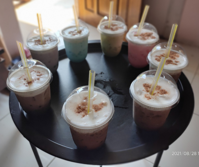 Es boba dan nasi kuning