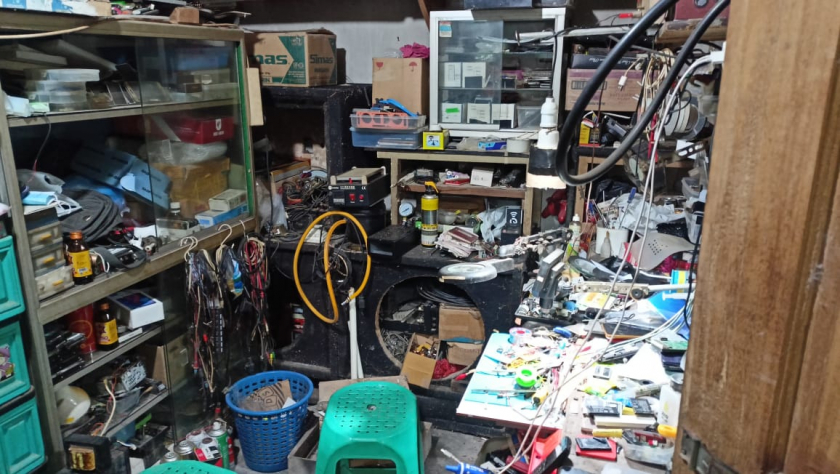 Servis handphen dan reparasi electronik