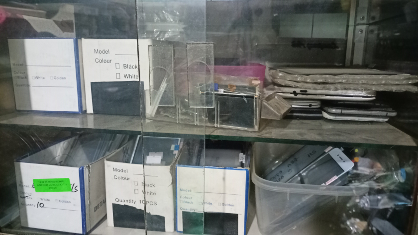 Aksesoris dan sperpart handphone