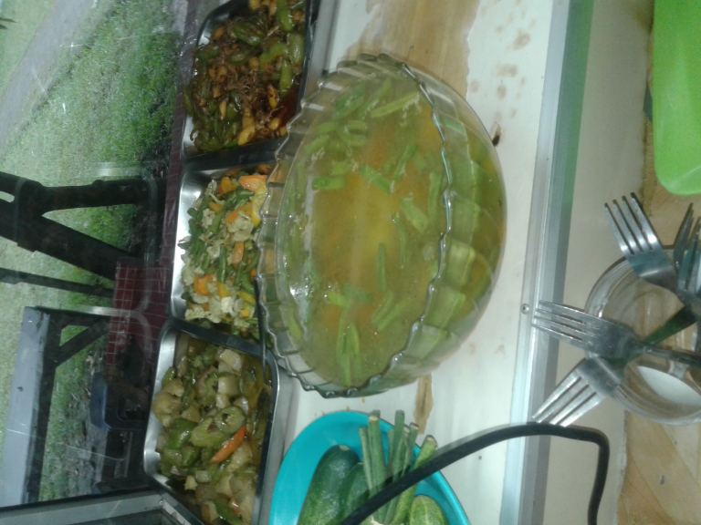 Ayam goreng ayam bakar soto ayam SOP iga SOP buntut ikan bakar