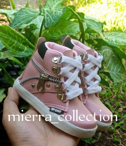 Sepatu boot anak anak